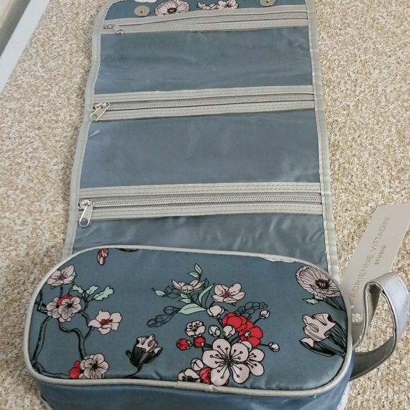 Adrienne Vittadini Handbags - Adrienne Vittadini Floral Make Up Case